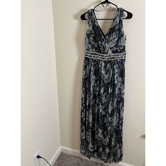 R&M Richards Long Formal Metallic Print Crinkle Dress Rhinestone Trim 6 - Picture 4 of 8